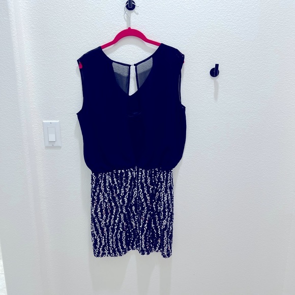 Guess Black Dress Exquisite Open Bow Back Sheer Drape Sequined Skirt - Size 6 - Picture 5 of 7